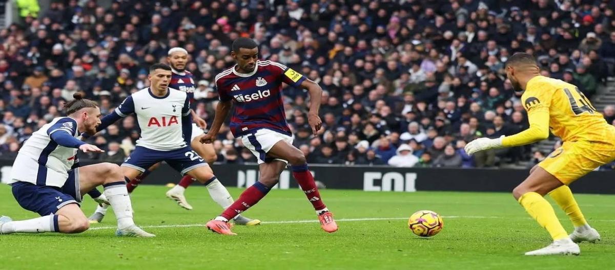 英超联赛——索兰克破门　托登罕热刺1比2不敌纽卡斯尔