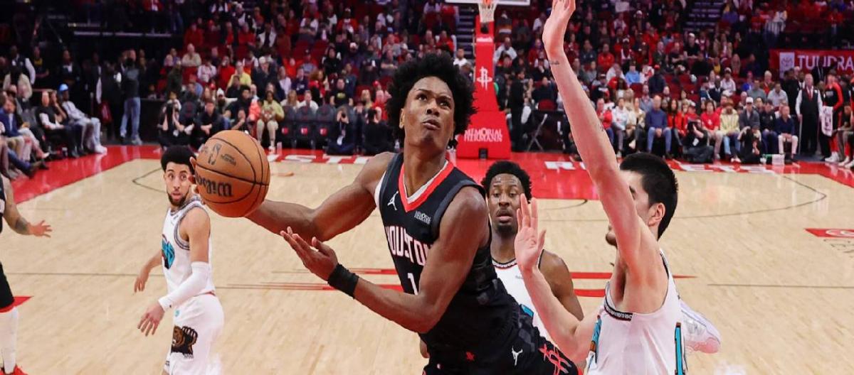 阿门·汤普森发挥出色，休斯敦火箭的表现超出预期