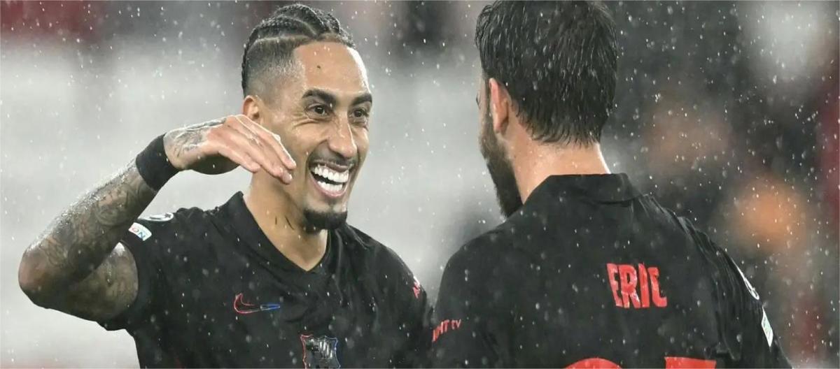 欧冠联赛——拉菲尼亚梅开二度　巴塞罗那5比4战胜本菲卡