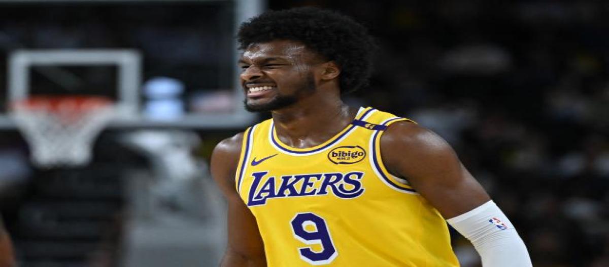 布朗尼狂砍31分隔扣2米11中锋，詹姆斯兴奋称赞：年轻的国王起飞