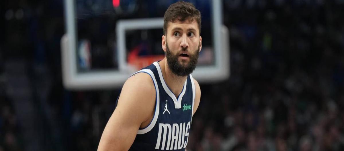 马克西米利安·克勒贝尔在对阵波士顿凯尔特人队的比赛中右脚骨折