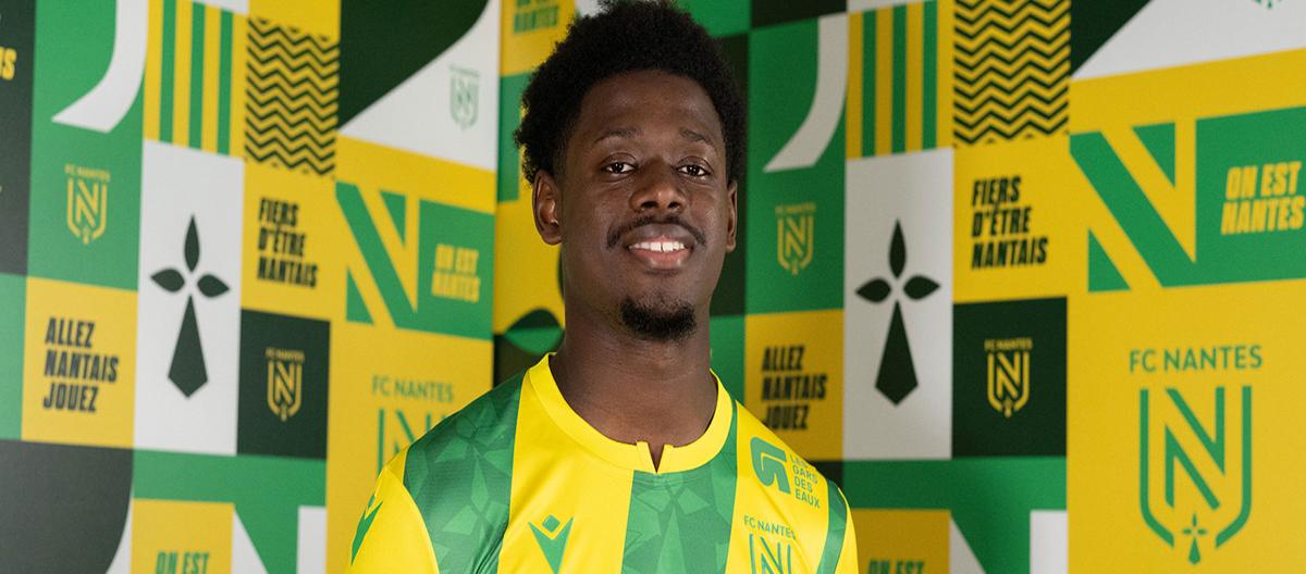 Strasbourg's young Guinea international center back Saïdou Sow joins Strasbourg on-loan..