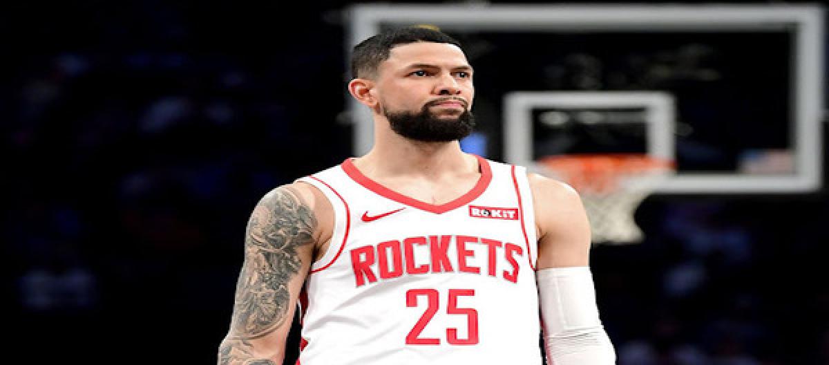 Reeves scored 31 points to help the Lakers lead the Pacers