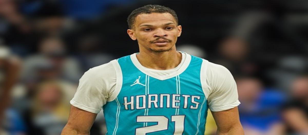 黄蜂裁掉后卫以赛亚·王 赛季场均6分成自由球员