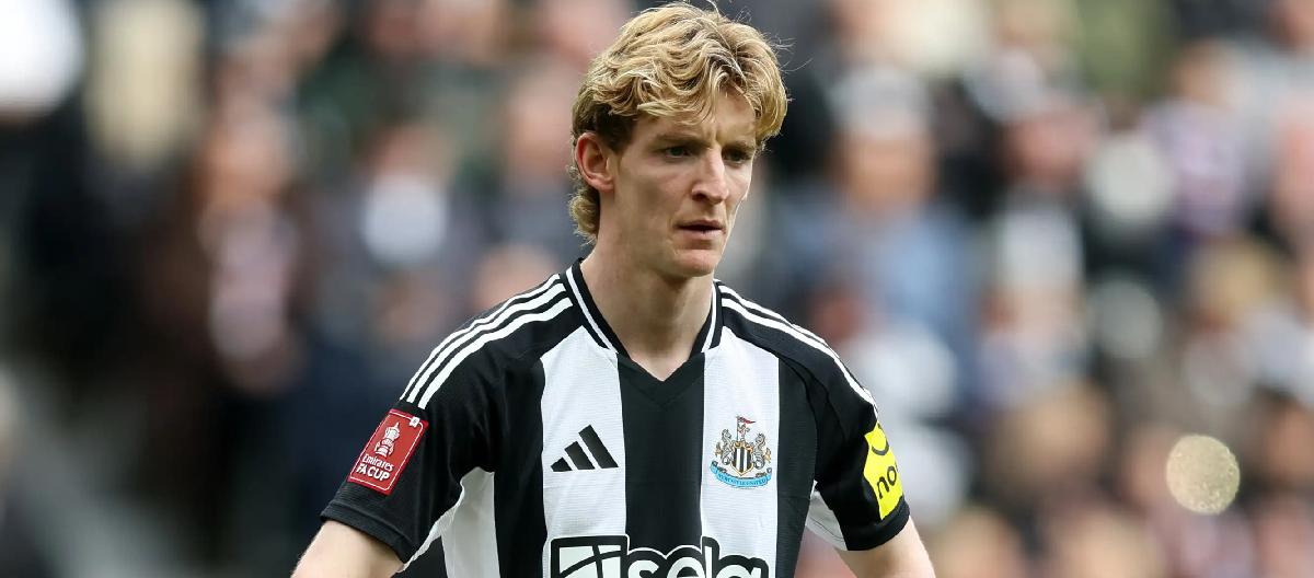 Eddie Howe considering appeal against Anthony Gordon's red card