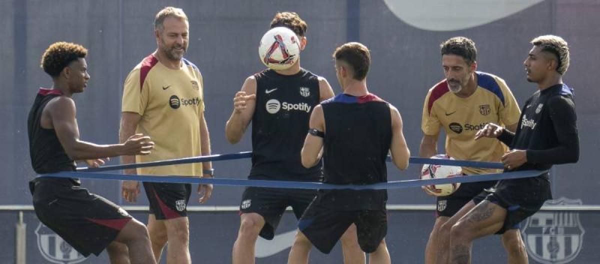 巴塞罗那主帅汉西·弗利克敦促球员保持警惕才能获胜