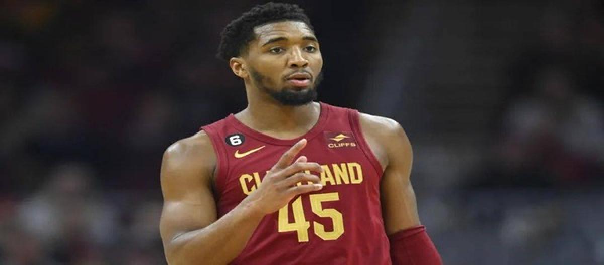 米切尔狂砍43分 骑士大胜步行者扳回一城 系列赛1比2落后