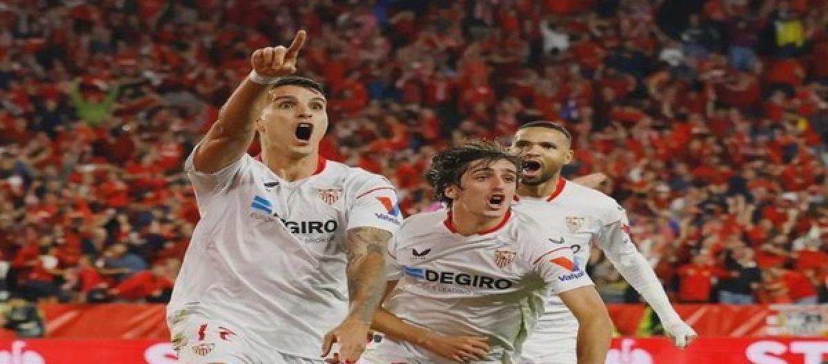 Sevilla beat Las Palmas at home, ending their eight-game losing streak and successfully avoiding relegation