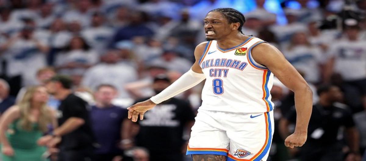 莱昂纳德达成历史纪录：连续三季20+5+1断且三分40%+，NBA历史第二人