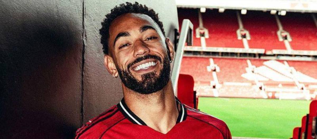 Mateus Cunha signs with Manchester United until 2030