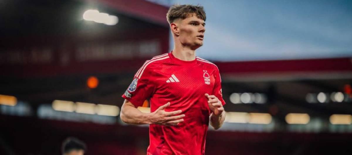 Kyle McAdam extends contract with the club and joins Mansfield Town on loan