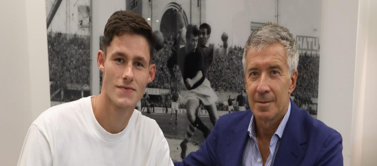 Bologna officially announced the signing of Czech central defender Martin Vitik, the transfer fee can be up to 15 million euros