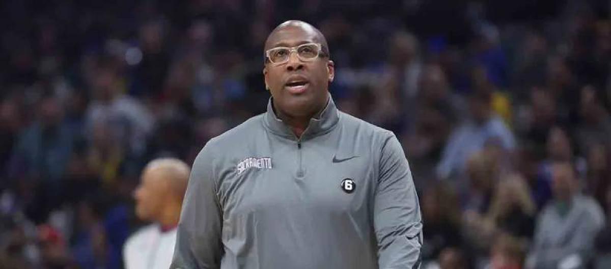 Mike Brown officially takes over as coach of the Knicks, faces pressure and hopes to build a championship culture
