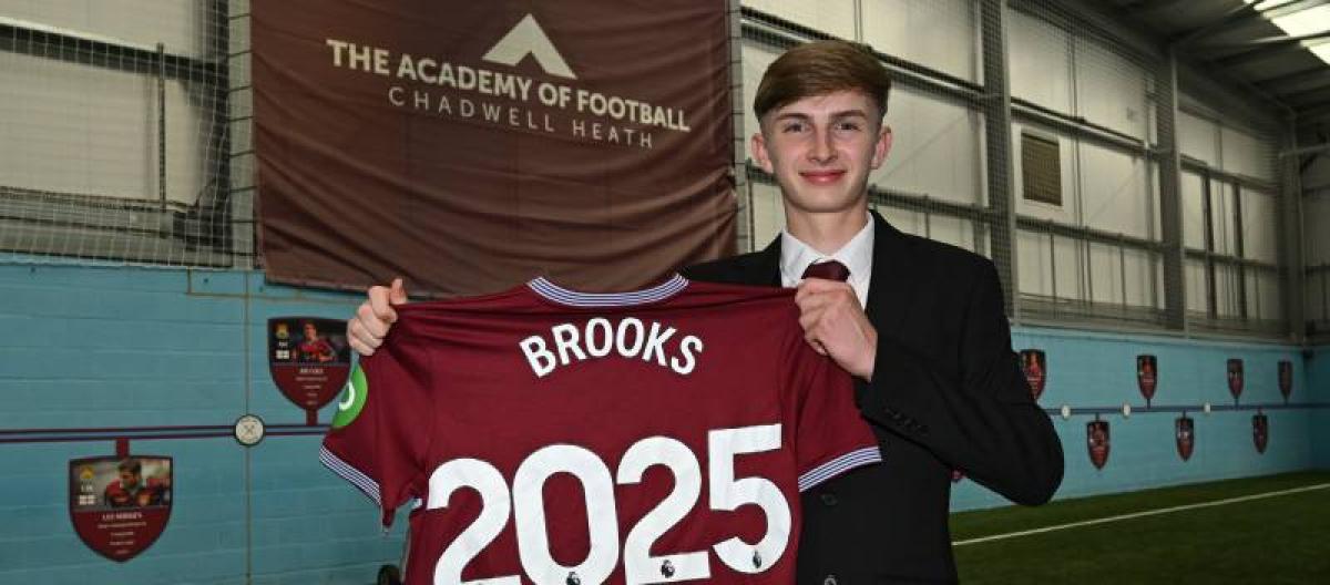 17-year-old midfielder Connor Brooks officially joins West Ham United's youth training