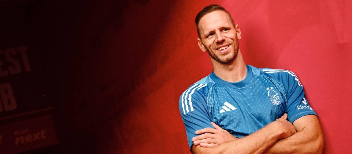 Mats Sells signs new contract with Nottingham Forest