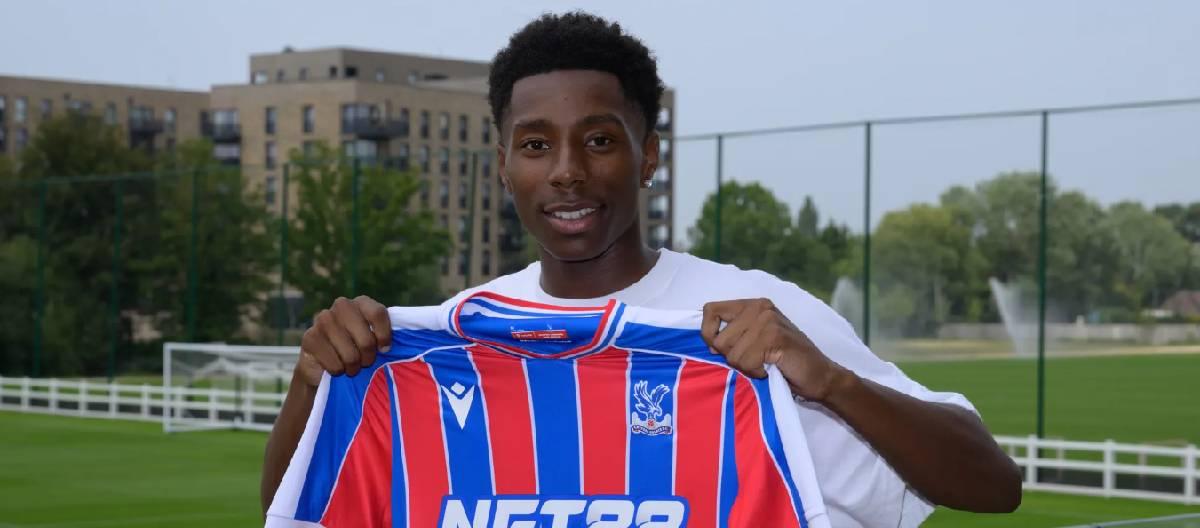 泰勒·怀特与水晶宫签下了他的第一份职业合同