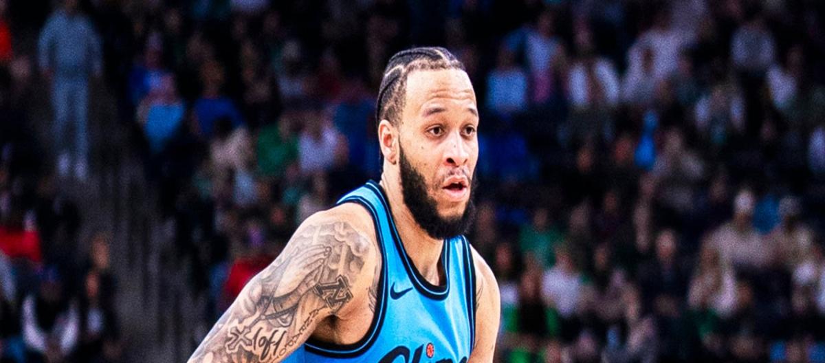 Official: Bucks officially sign free agent Amir Coffey