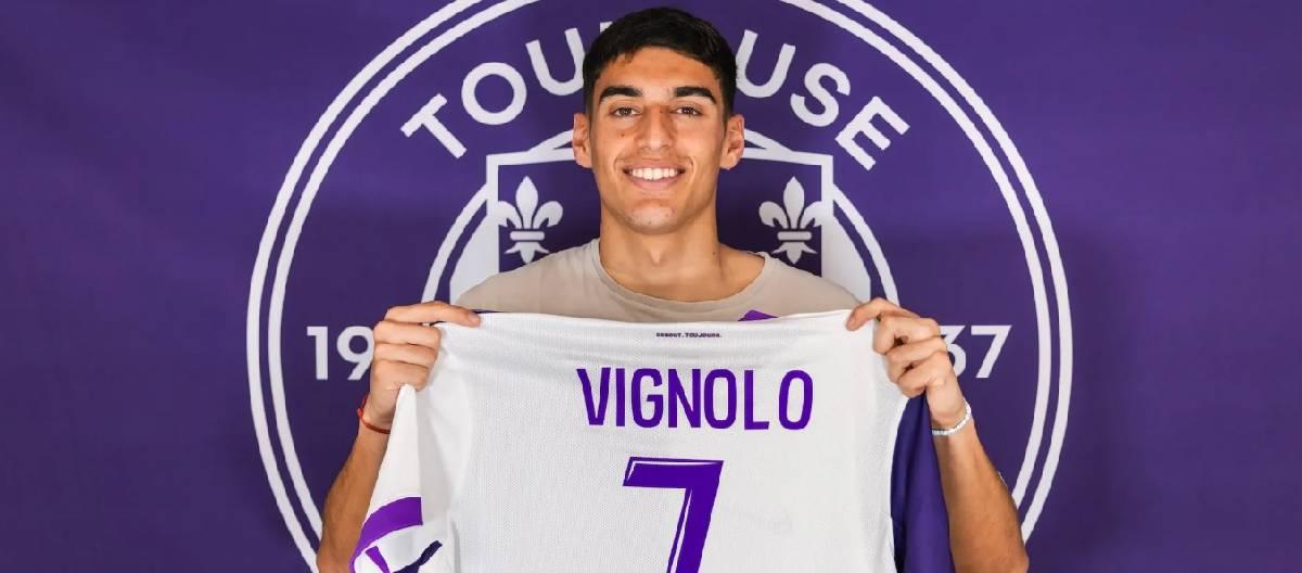 Toulouse officially announces the signing of striker Julien Vignolo