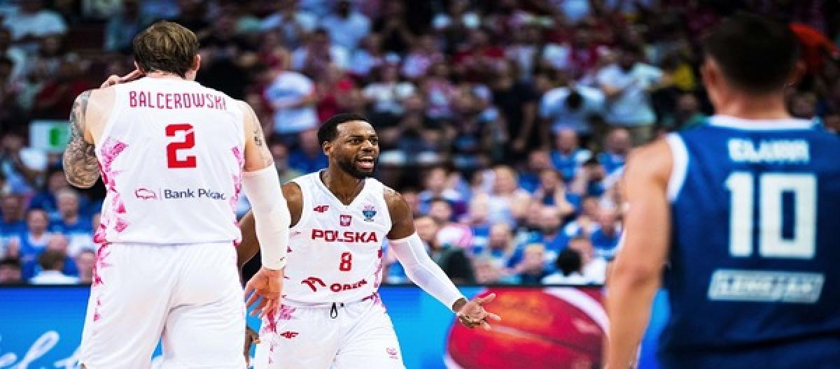 波兰惊险击退冰岛 三连胜晋级16强