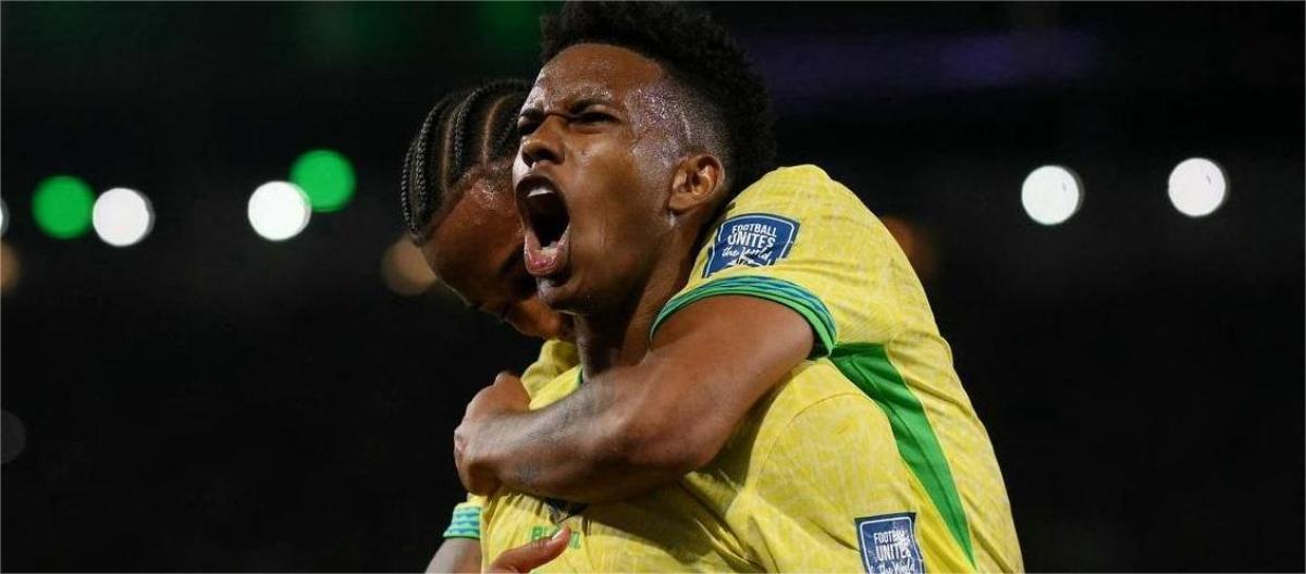 World Cup Qualifiers - Esteban Willian scores as Brazil defeats Chile 3-0