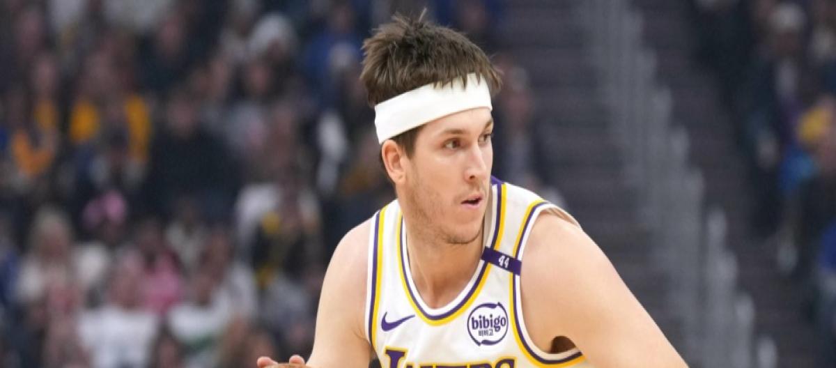 Lakers guard Reeves expected to decline player option next summer