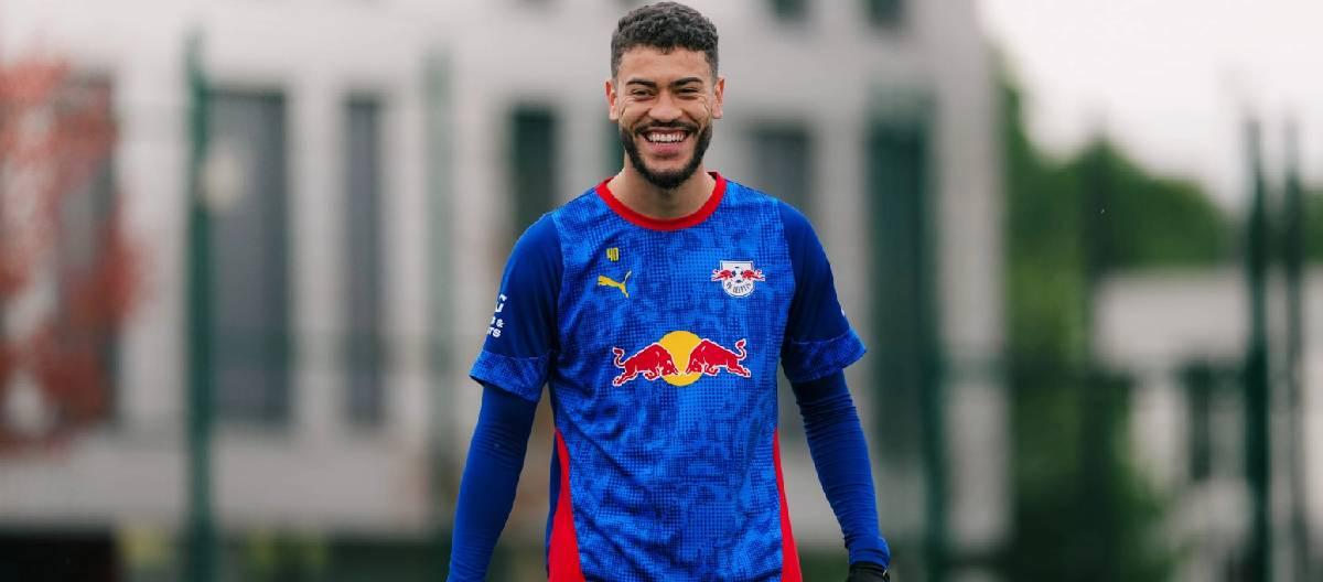 Romulo: The pace of the game here is very fast, but this helps me to hone and improve myself.