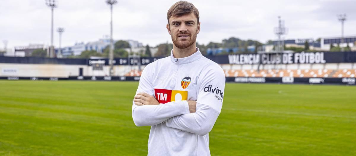 Lucas Beltran stated that he is very comfortable living at Valencia CF and in the city, and his performance on the field continues to improve.