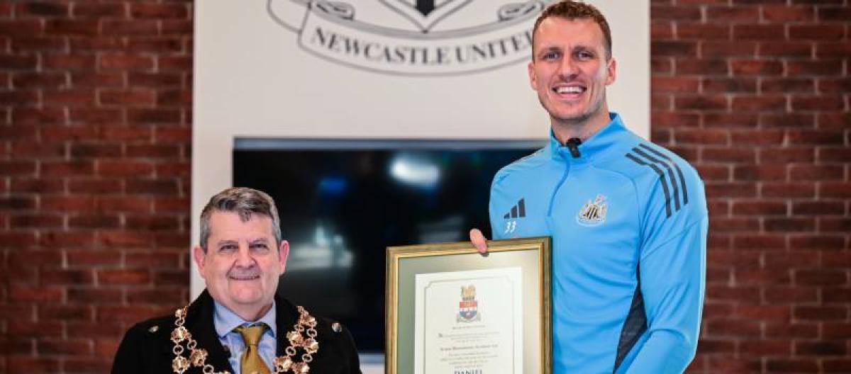 丹·伯恩的出色表现获颁家乡“布莱斯自由奖”荣誉