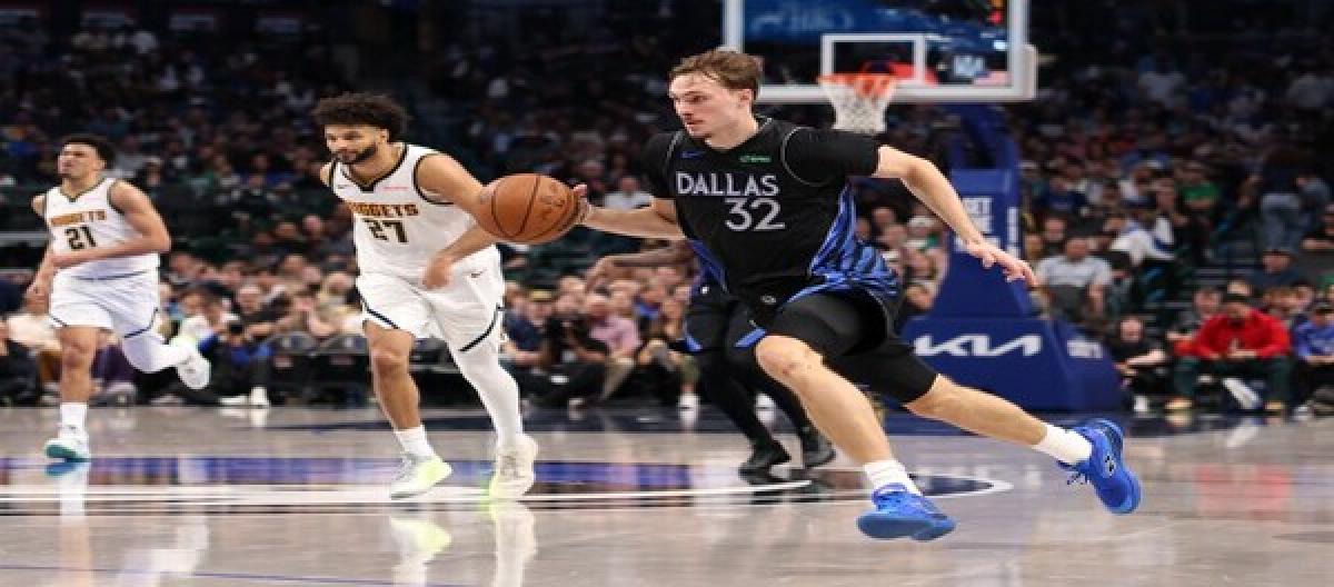 Flagg scored 33 points as the Mavericks narrowly defeated the Nuggets 131-130.