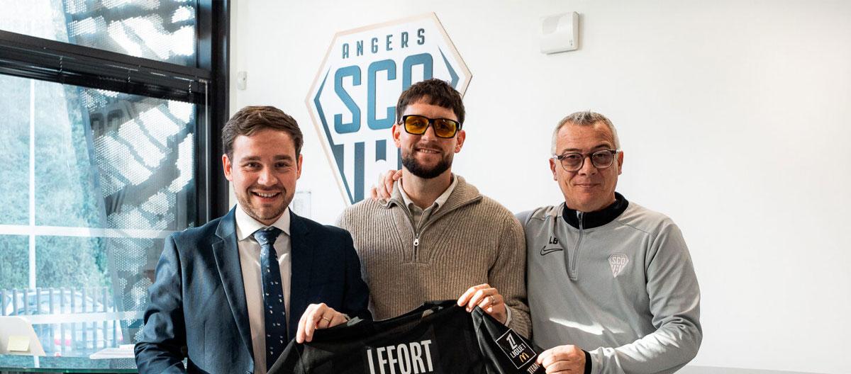 Angers completes contract extension with French defenderJordán Lefort..