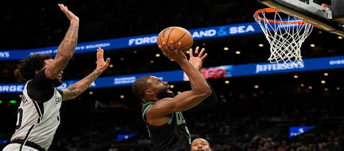 White's 29 points weren't enough to save the Spurs from a 100-95 victory over the Celtics.