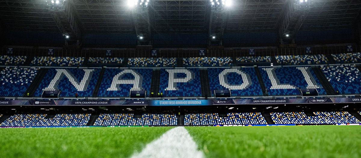 二切尔西球迷因遭一群不甘输球的那不勒斯球迷行刺而送院..