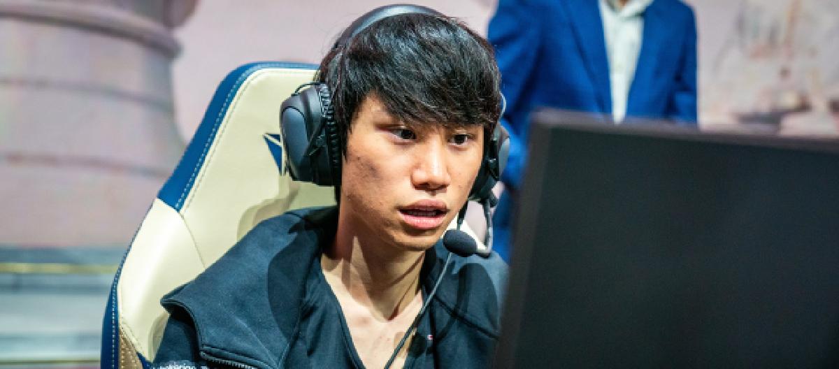 DOTA 2: Doinb's return to the competitive scene ended in failure, so he transitioned to becoming a DOTA 2 streamer, and his popularity increased several times over.