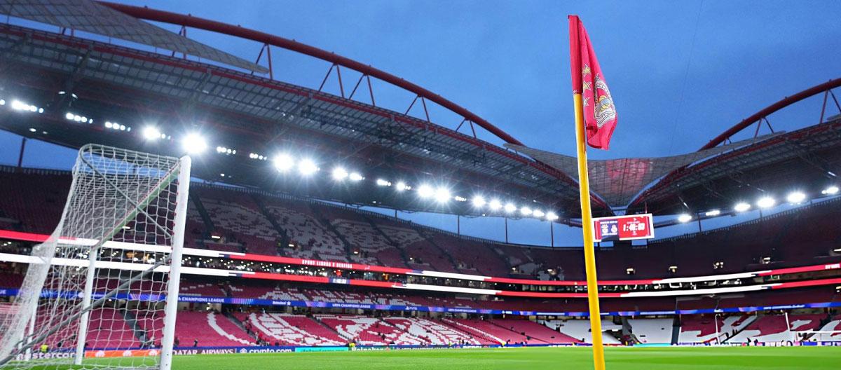 Five fully paid Benfica members have their memberships temporarily suspended due to alleged planning of racist activities.. Five fully paid Benfica members have their memberships temporarily suspended due to alleged planning of racist activities..