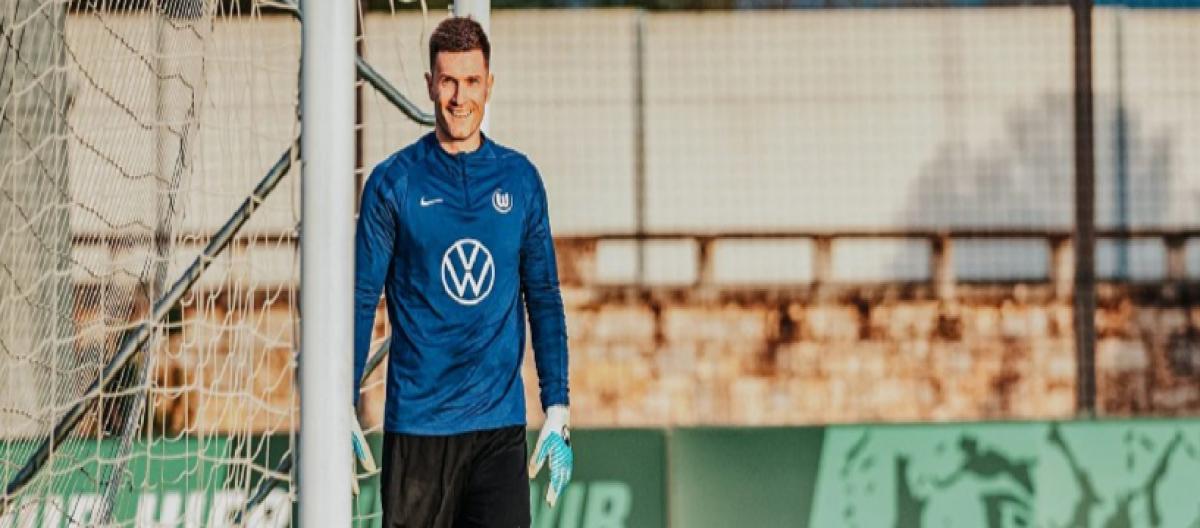 Official: Wolfsburg extends contract until 2027 with 38-year-old goalkeeper Pablo Pervan.