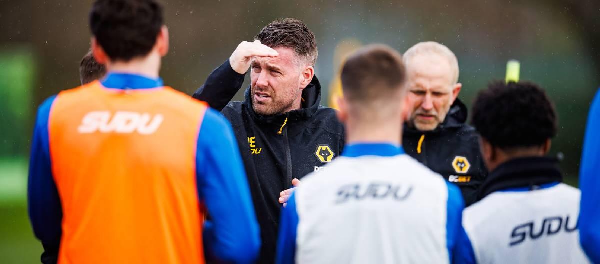 Rob Edwards believes the team should rediscover its winning rhythm while striving to cultivate a positive club atmosphere.