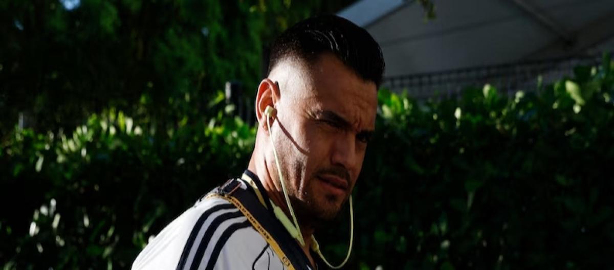 Former Argentine goalkeeper Sergio Romero has confirmed his retirement at the age of 39.