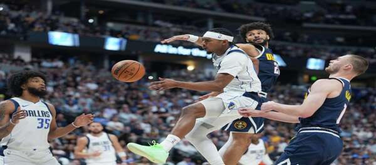 Murray's 53-point outburst gave the Nuggets a 142-135 victory over the Mavericks. Murray's 53-point outburst gave the Nuggets a 142-135 victory over the Mavericks.