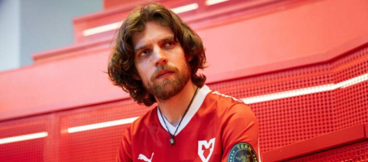 Three-time Major champion and legendary captain Seleri has announced his official retirement.