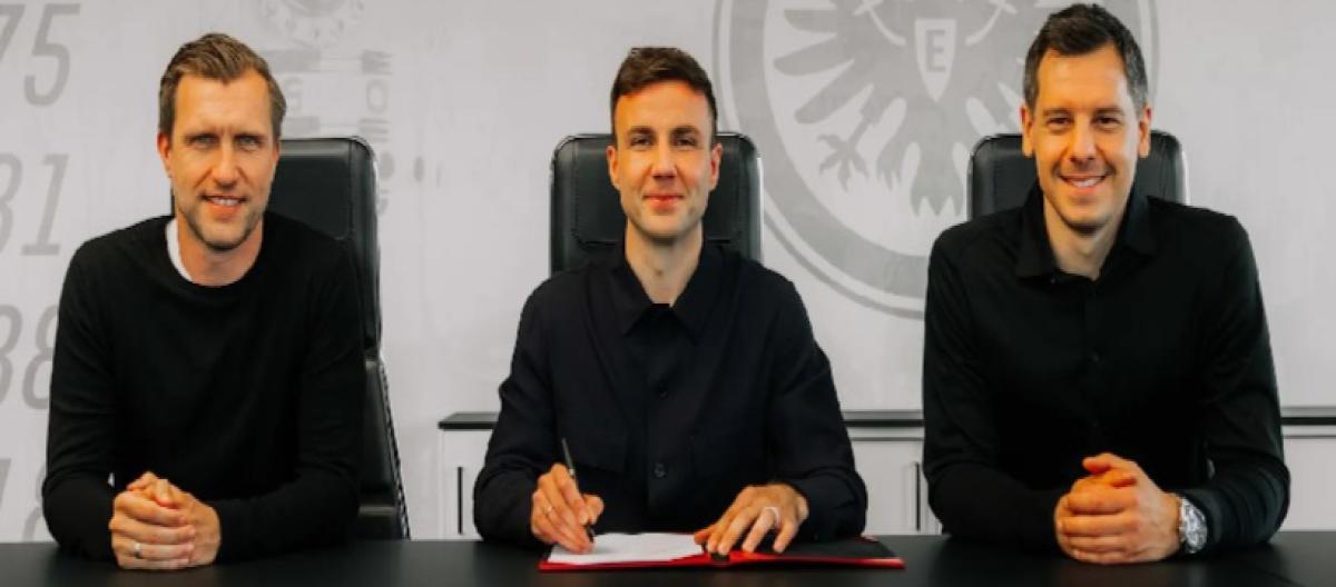 Official: Eintracht Frankfurt extends contract with 33-year-old veteran Mario Götze until June 2028. Official: Eintracht Frankfurt extends contract with 33-year-old veteran Mario Götze until June 2028.