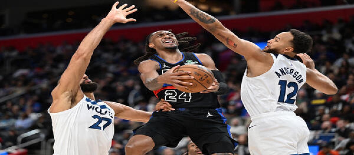 Randle's 27 points weren't enough to save the Pistons from a narrow 113-108 victory over the Timberwolves.