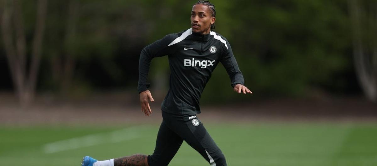 João Pedro says he enjoys playing in the Premier League and strives to maintain a positive attitude.