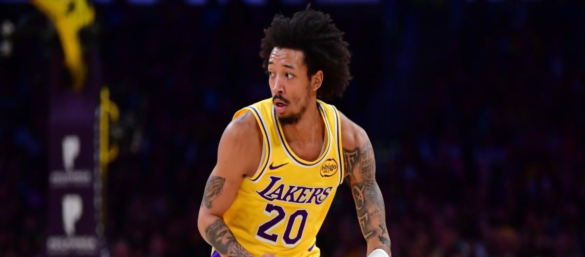 湖人确认转正双方后卫小尼克·史密斯，合约为期两年