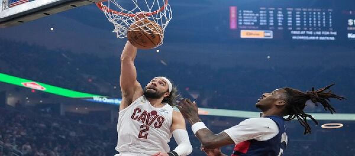 Tomlin's 26 points helped the Cavaliers easily defeat the Wizards 130-117.