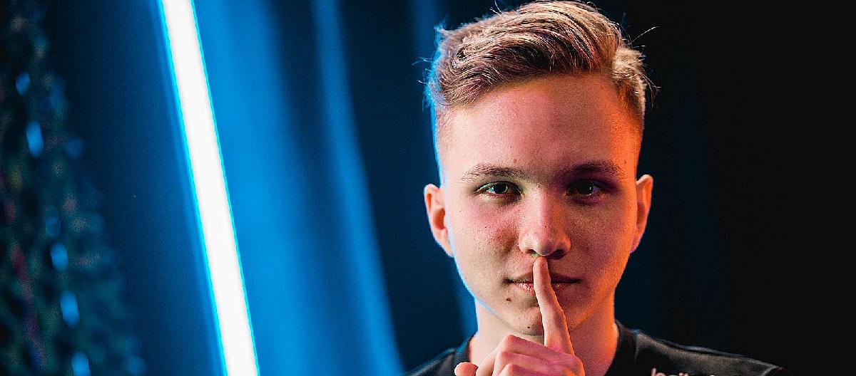 CS2: m0NESY loves the new reload mechanism, but is unhappy with the AWP nerf, angrily shouting: "Delete the weapon!"