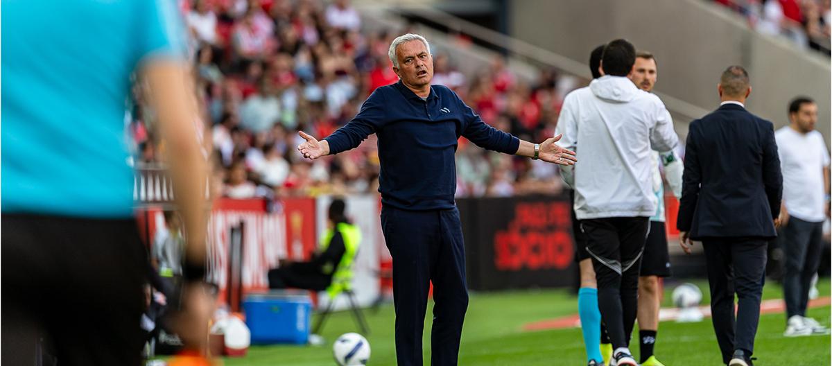 TA: Mourinho is a strong contender for the Real Madrid managerial position; Florentino Pérez prefers him to succeed Arbeloa.