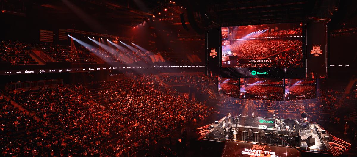 League of Legends: T1's highest-earning team, with a full house of 15,000 people at the stadium, leaving commentators watching from afar with envy. League of Legends: T1's highest-earning team, with a full house of 15,000 people at the stadium, leaving commentators watching from afar with envy.