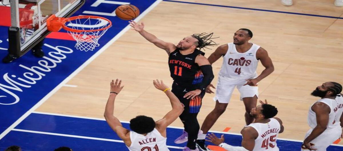 Hart scored 26 points and Richis added 19, as the Knicks easily defeated the Cavaliers 109-93. Hart scored 26 points and Richis added 19, as the Knicks easily defeated the Cavaliers 109-93.