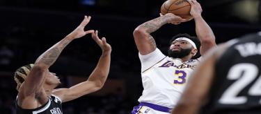 浓眉全面表现难救湖人 主场不敌骑士吞下失利