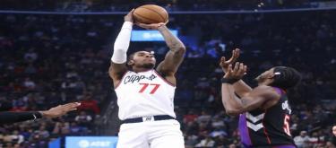 Powell was in a slump: 0 of 5 shots in the first half, only 3 points from free throws